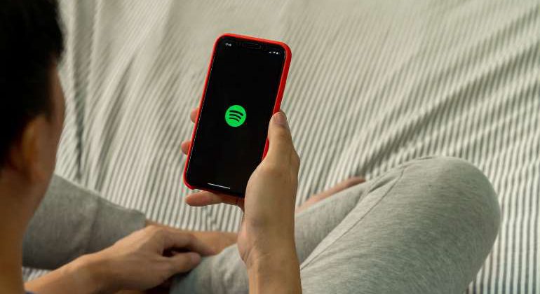 How much data does Spotify use